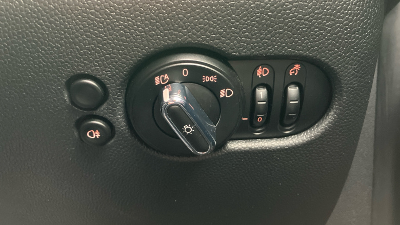 MINI Hatchback 1.5 Cooper Classic 3dr Petrol Hatchback